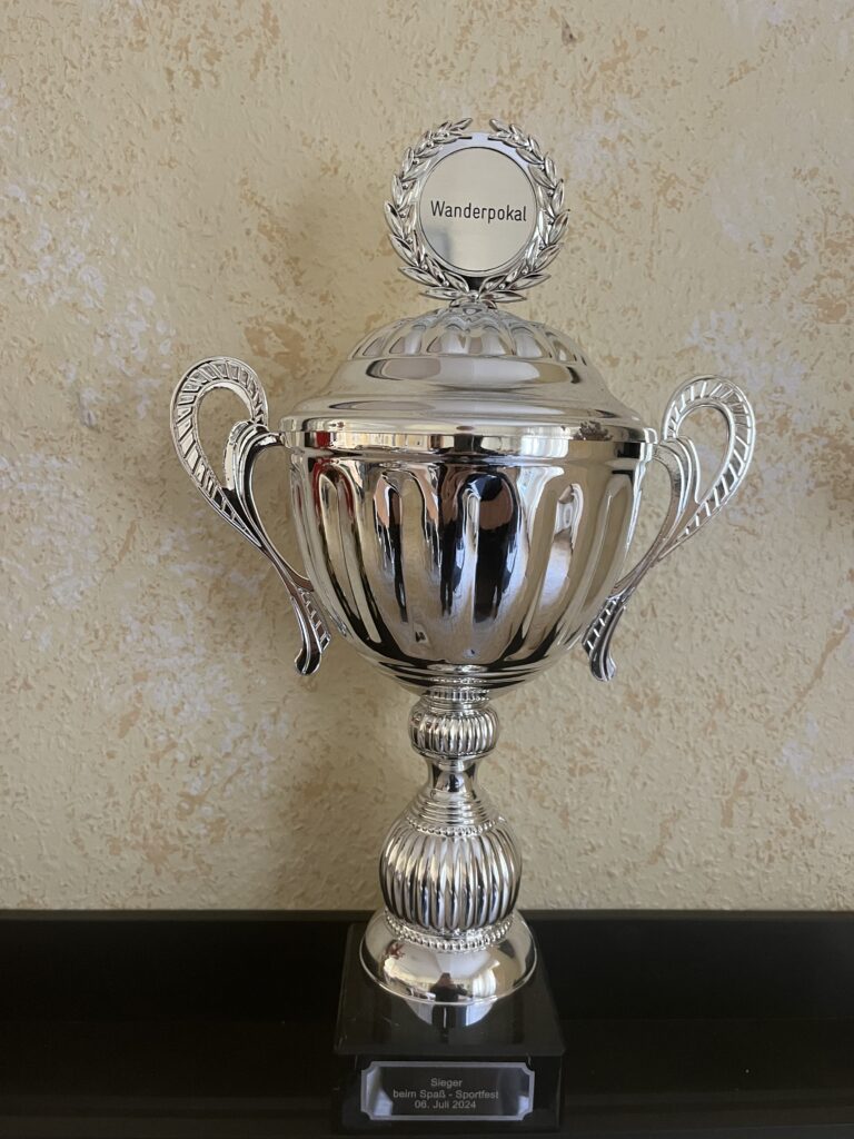 2. Länderübergreifendes 26. April 2025 (Spaß-)Sportfest
Buchholz (Meckl.) – Sewekow (Brandenburg)
um den Wanderpokal
10:00 Uhr:	Eröffnung durch den Buchholzer Bürgermeister
10:30 Uhr:	Start der Erwachsenenmannschaften - 1. Wettkampf (Boßeln)
parallel: Start der Kindermannschaften in den Disziplinen
11:30 Uhr: 	Gemeinsames Mittagessen (5,00 € ) in der Büffelkuhle
13:00 Uhr:	Start der Kindermannschaften mit dem Boßeln
parallel: Start der Erwachsenenmannschaften in den Disziplinen
Wettkampfdisziplinen sind:
- Boßeln (nur Mannschaften) –
Skilauf - Buchholzer Boßelabwurf – Taubenstechen – 
Schubkarrenrennen – Stiefelzielwurf - Teebeutelweitwurf	
(Mannschaften und „Jedermann“)
Während der Mannschaftswettkämpfe (Kinder und Erwachsene) gibt es die „Jedermann“-Wettkämpfe! Die besten Ergebnisse werden prämiert!
Mitmachen kann jeder!
